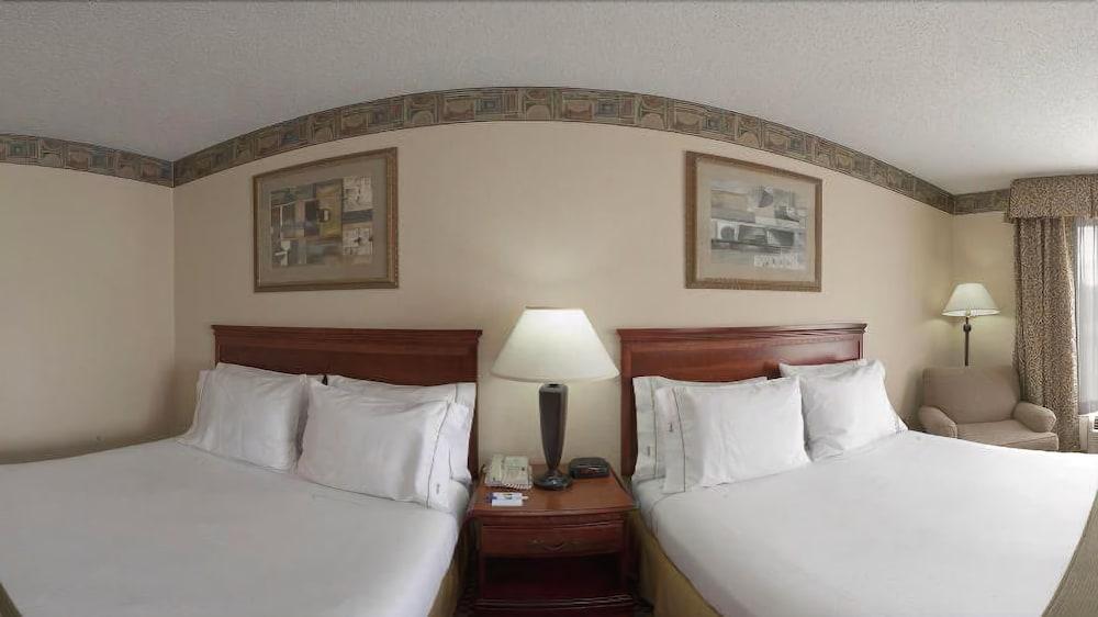 Holiday Inn Express Hotel & Suites Forest By Ihg Esterno foto