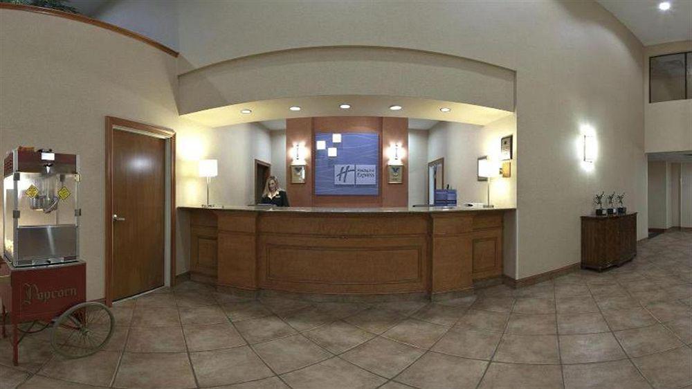 Holiday Inn Express Hotel & Suites Forest By Ihg Esterno foto