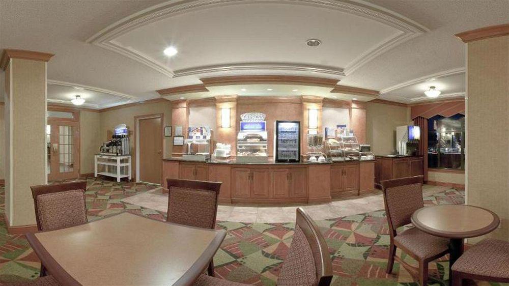 Holiday Inn Express Hotel & Suites Forest By Ihg Esterno foto