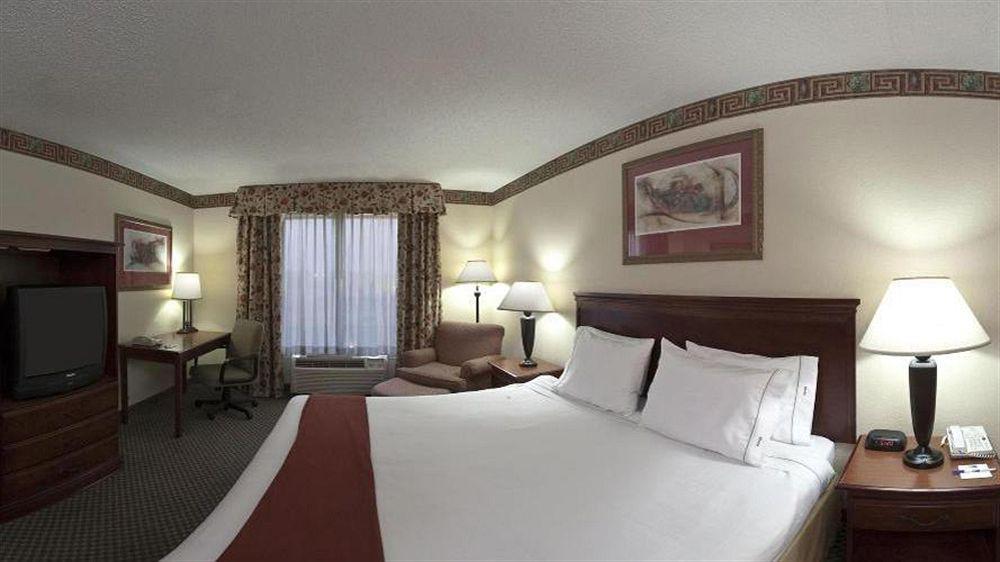 Holiday Inn Express Hotel & Suites Forest By Ihg Esterno foto