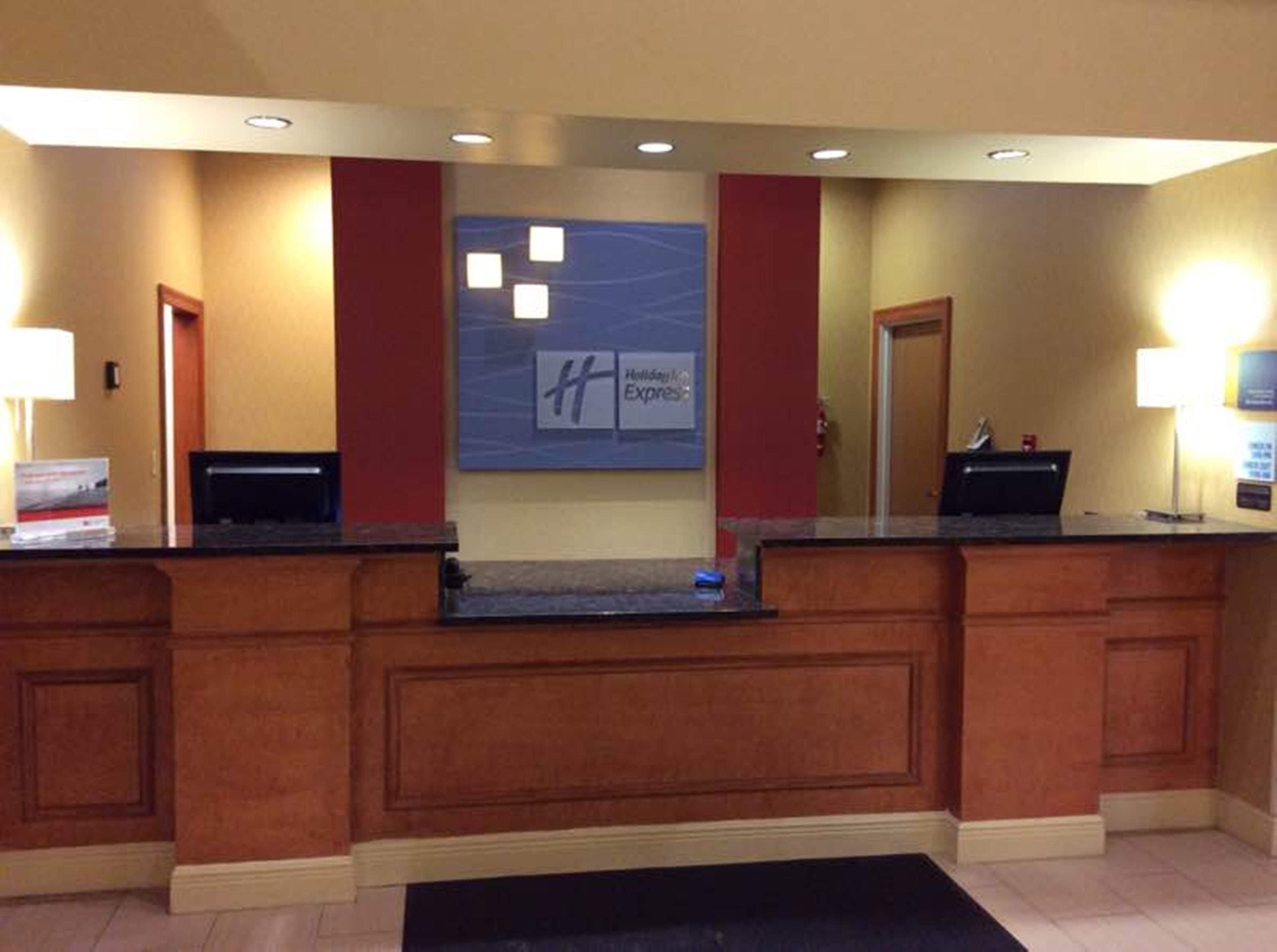 Holiday Inn Express Hotel & Suites Forest By Ihg Esterno foto