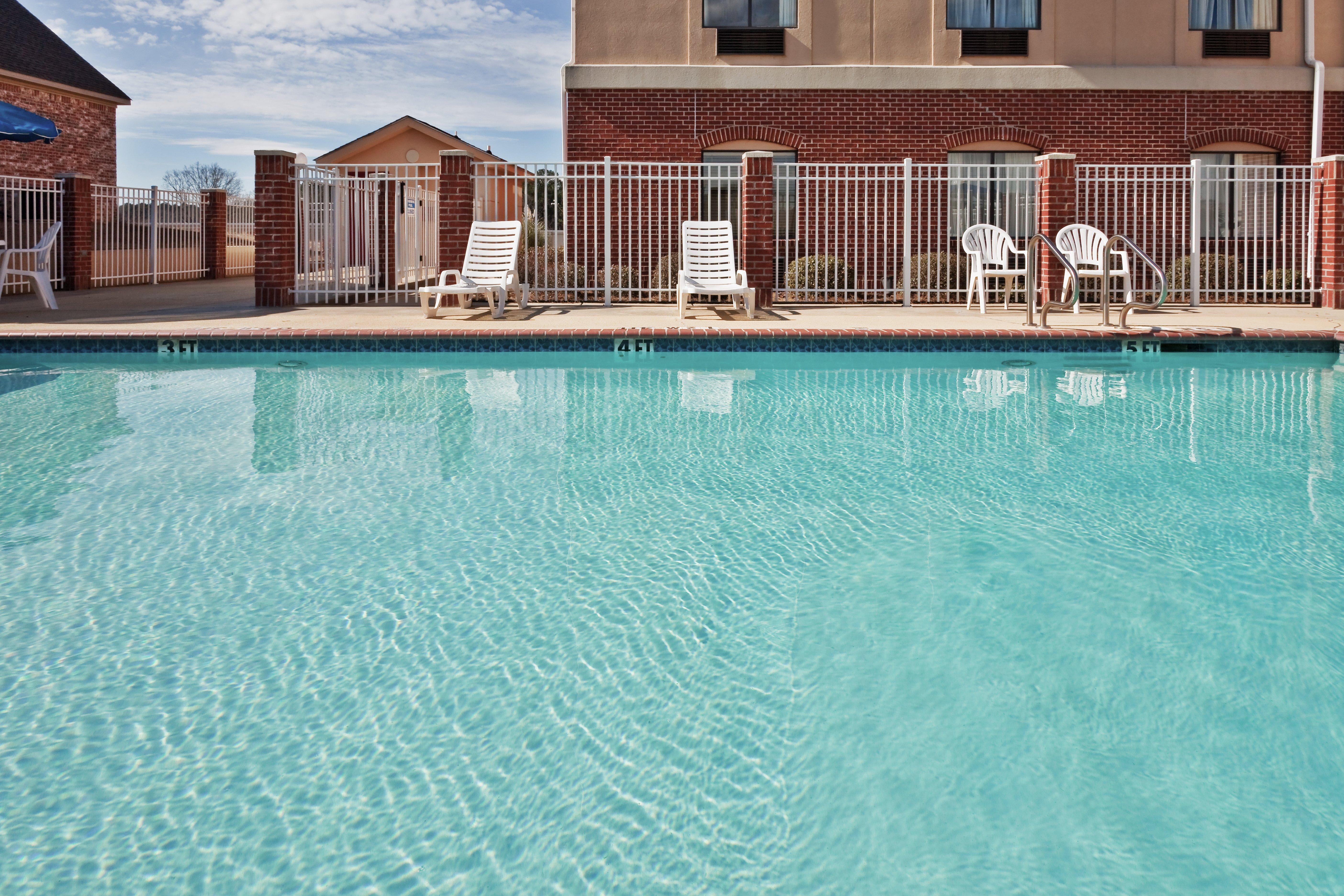 Holiday Inn Express Hotel & Suites Forest By Ihg Esterno foto