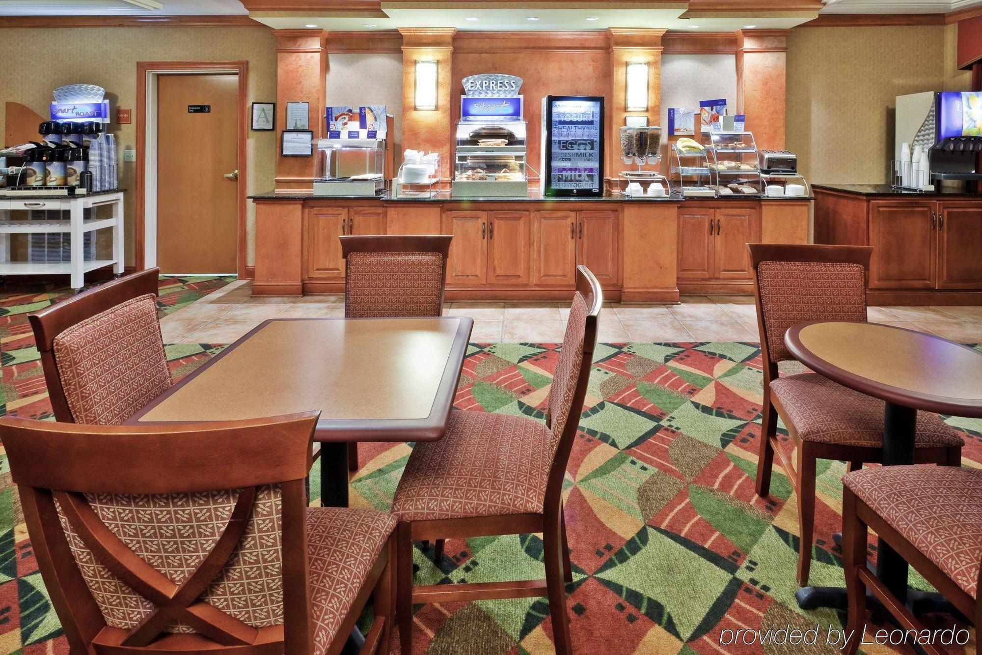 Holiday Inn Express Hotel & Suites Forest By Ihg Esterno foto