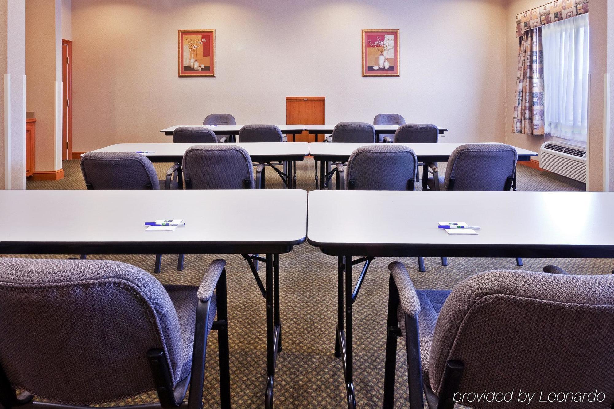 Holiday Inn Express Hotel & Suites Forest By Ihg Esterno foto
