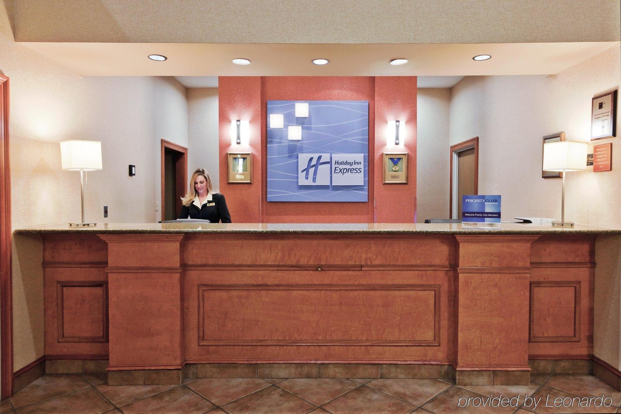 Holiday Inn Express Hotel & Suites Forest By Ihg Esterno foto