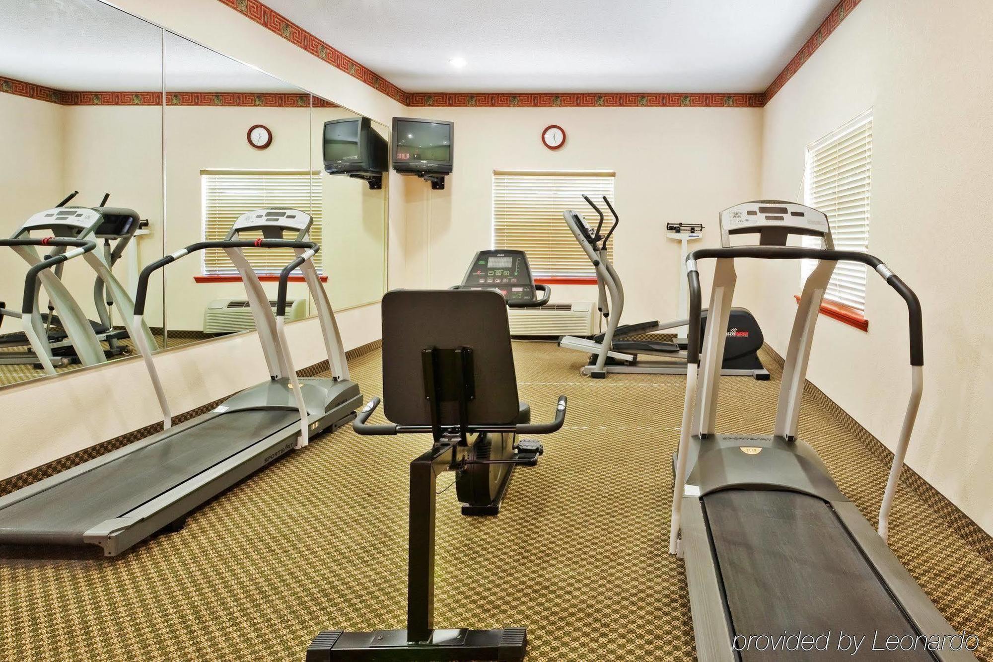 Holiday Inn Express Hotel & Suites Forest By Ihg Esterno foto